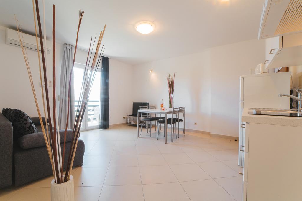 Apartments Sea View 오미스 외부 사진